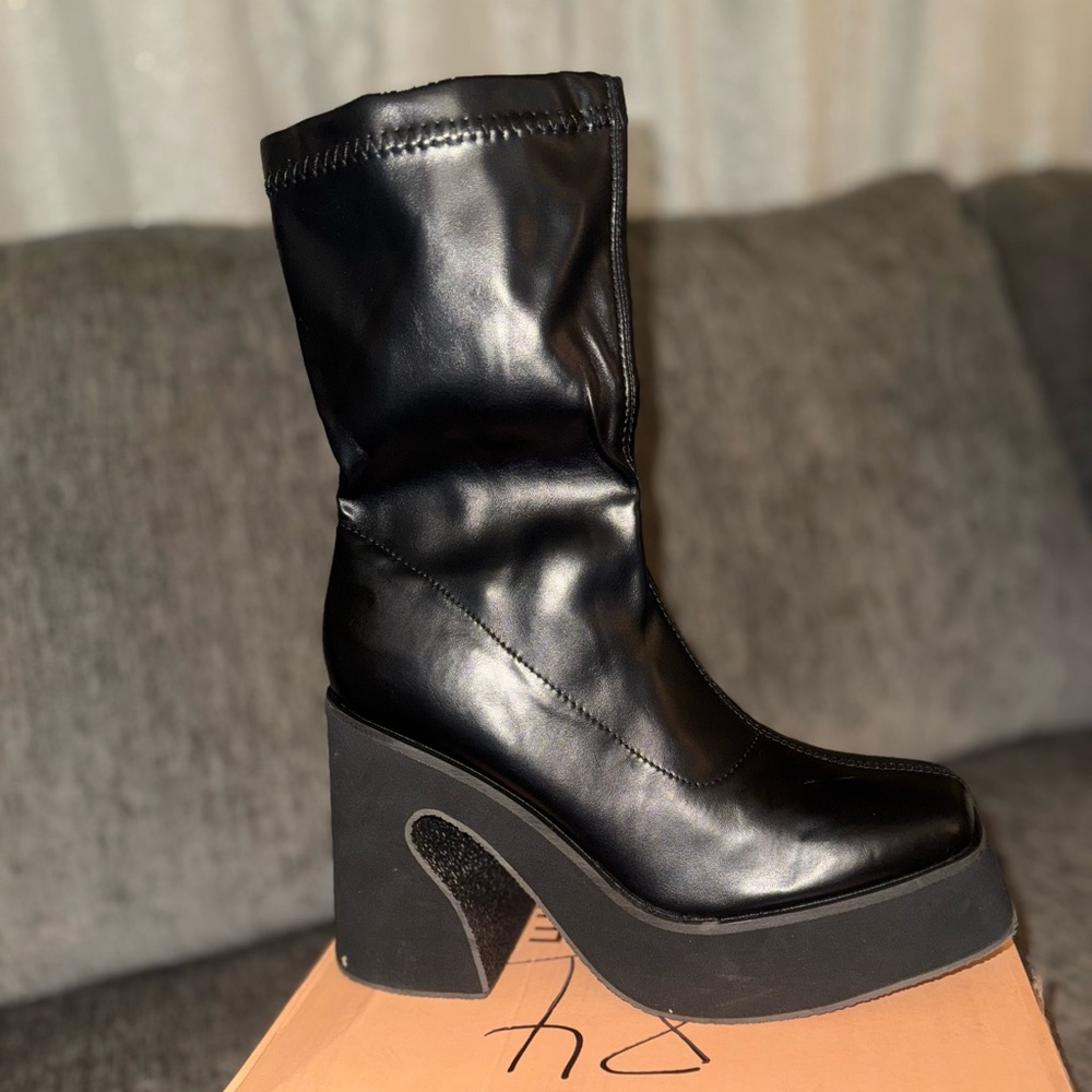 DDK Footwear Black Platform Chunky Heel Boots – Size 10 (Brand New)